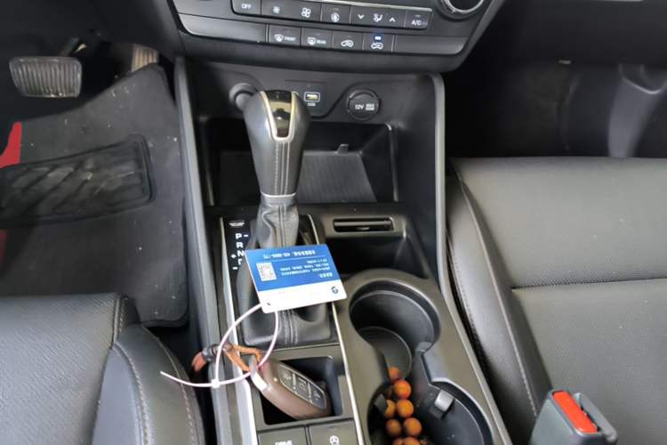 Used Hyundai Tucson 2018 1.6T Dual-Clutch Two-Wheel Drive 15th Anniversary Special Edition Gear Lever