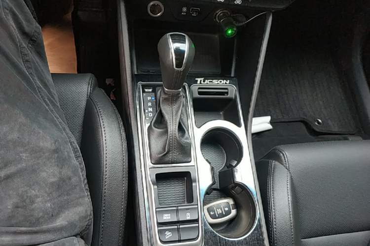 Used Hyundai Tucson 2018 1.6T Dual-Clutch Two-Wheel Drive 15th Anniversary Special Edition Gear Lever