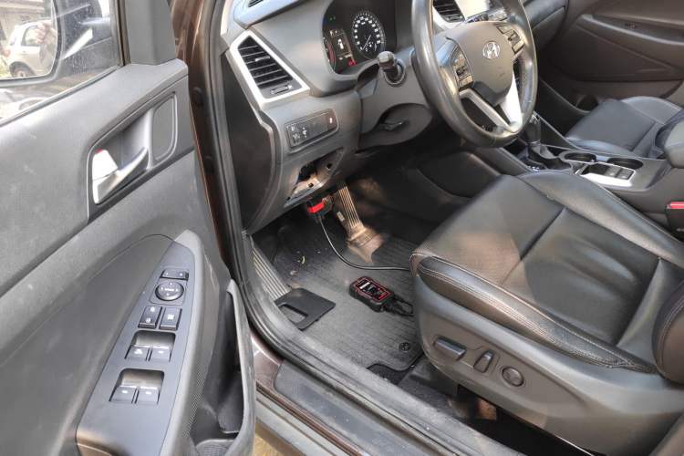 Used Hyundai Tucson 2018 1.6T Dual-Clutch Two-Wheel Drive 15th Anniversary Special Edition Interior 3