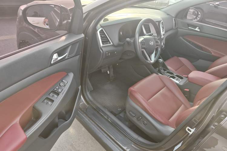 Used Hyundai Tucson 2018 1.6T Dual-Clutch Two-Wheel Drive 15th Anniversary Special Edition Interior 3
