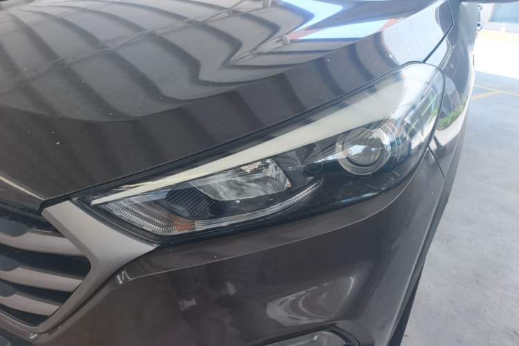 Used Hyundai Tucson 2018 1.6T Dual-Clutch Two-Wheel Drive 15th Anniversary Special Edition Left Front Headlight
