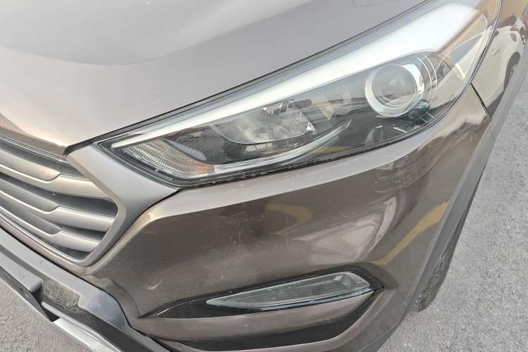 Used Hyundai Tucson 2018 1.6T Dual-Clutch Two-Wheel Drive 15th Anniversary Special Edition Left Front Headlight