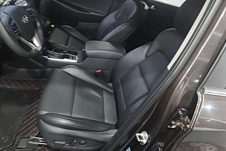 Used Hyundai Tucson 2018 1.6T Dual-Clutch Two-Wheel Drive 15th Anniversary Special Edition Left Front Seat
