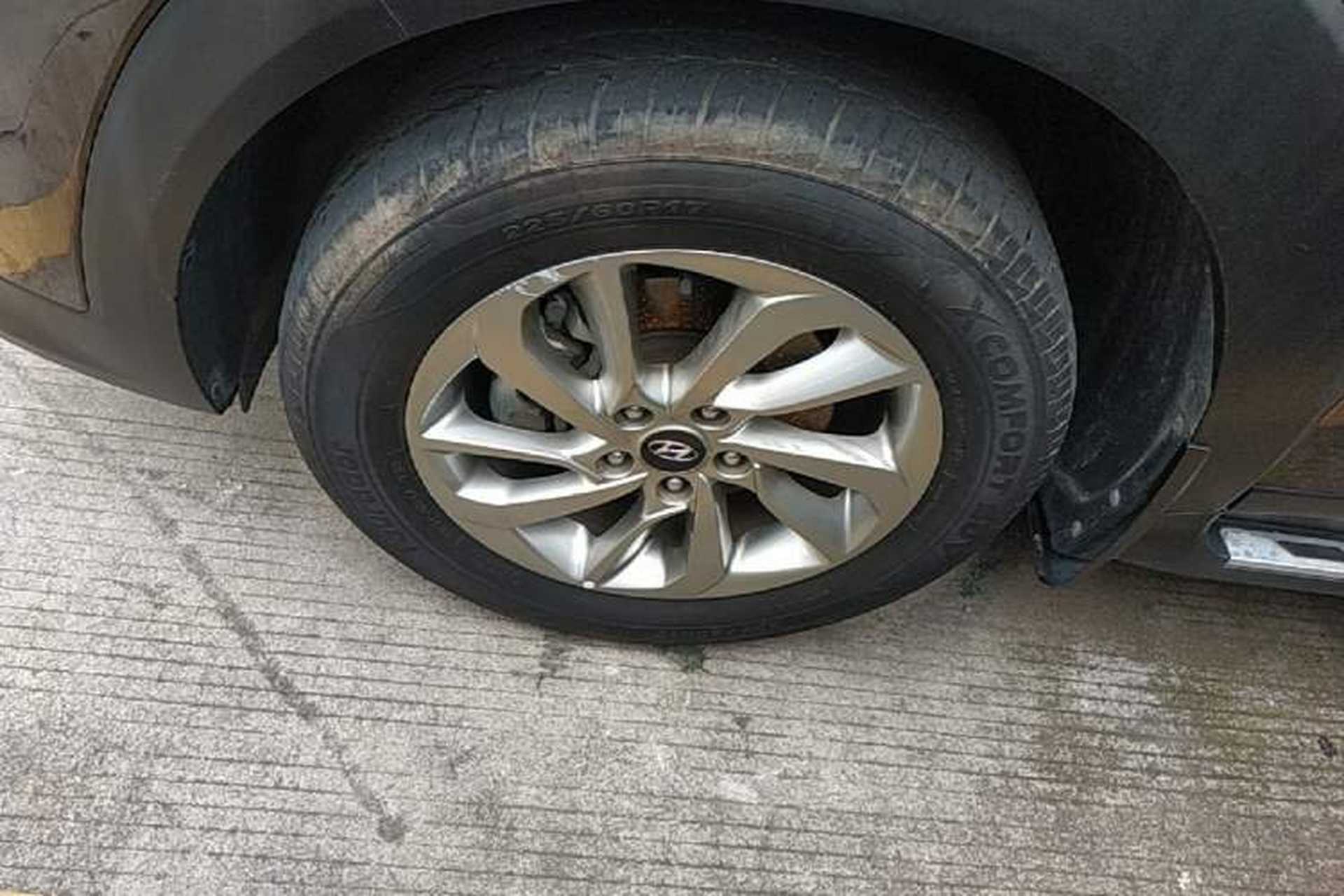 Used Hyundai Tucson 2018 1.6T Dual-Clutch Two-Wheel Drive 15th Anniversary Special Edition Left Front Wheel Hub