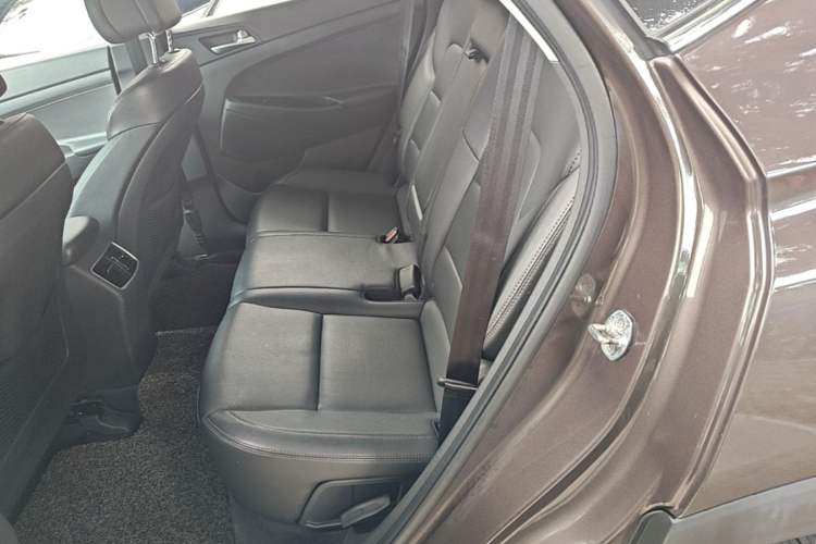Used Hyundai Tucson 2018 1.6T Dual-Clutch Two-Wheel Drive 15th Anniversary Special Edition Left Rear Seat