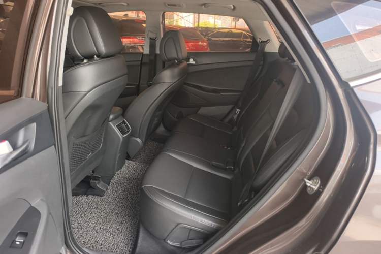 Used Hyundai Tucson 2018 1.6T Dual-Clutch Two-Wheel Drive 15th Anniversary Special Edition Left Rear Seat