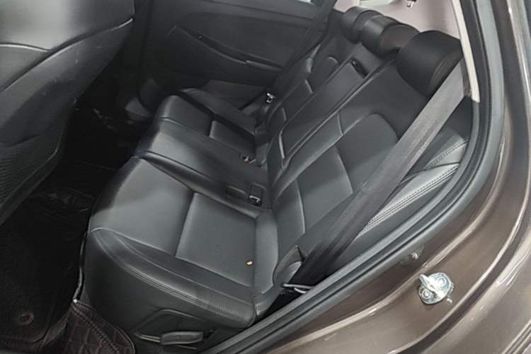 Used Hyundai Tucson 2018 1.6T Dual-Clutch Two-Wheel Drive 15th Anniversary Special Edition Left Rear Seat