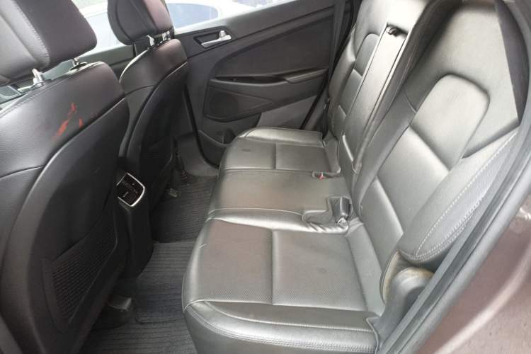 Used Hyundai Tucson 2018 1.6T Dual-Clutch Two-Wheel Drive 15th Anniversary Special Edition Left Rear Seat