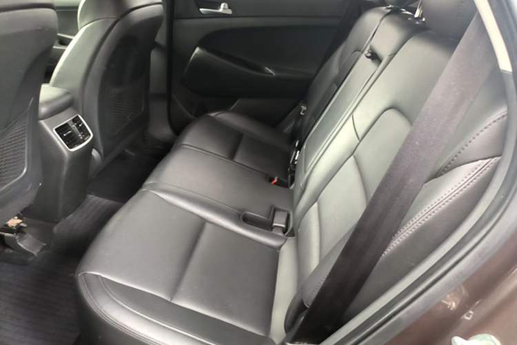 Used Hyundai Tucson 2018 1.6T Dual-Clutch Two-Wheel Drive 15th Anniversary Special Edition Left Rear Seat