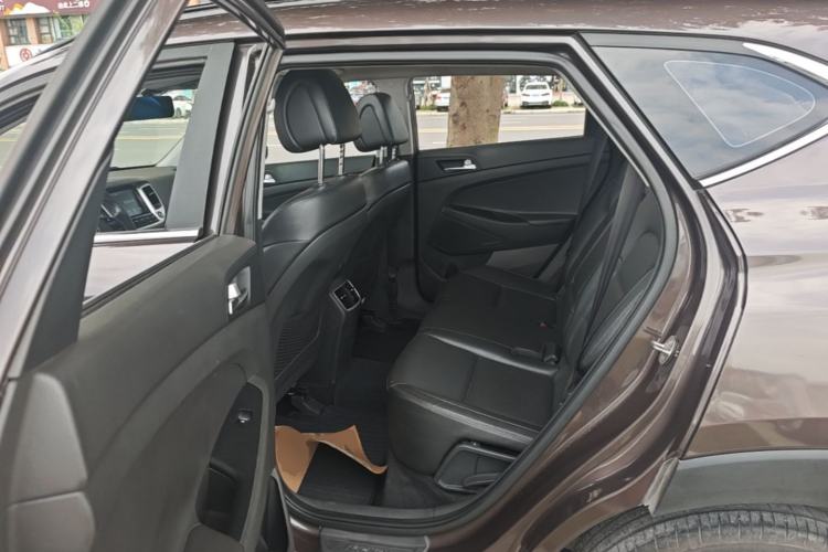 Used Hyundai Tucson 2018 1.6T Dual-Clutch Two-Wheel Drive 15th Anniversary Special Edition Left Rear Seat