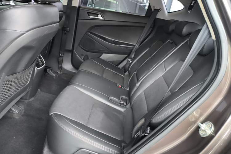 Used Hyundai Tucson 2018 1.6T Dual-Clutch Two-Wheel Drive 15th Anniversary Special Edition Left Rear Seat
