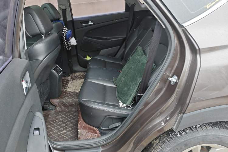 Used Hyundai Tucson 2018 1.6T Dual-Clutch Two-Wheel Drive 15th Anniversary Special Edition Left Rear Seat