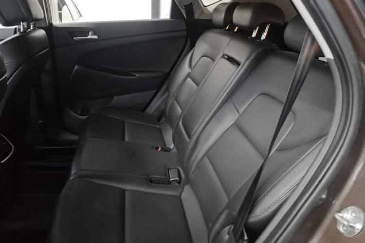 Used Hyundai Tucson 2018 1.6T Dual-Clutch Two-Wheel Drive 15th Anniversary Special Edition Left Rear Seat