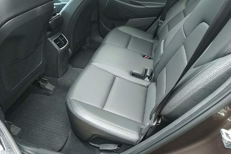 Used Hyundai Tucson 2018 1.6T Dual-Clutch Two-Wheel Drive 15th Anniversary Special Edition Left Rear Seat