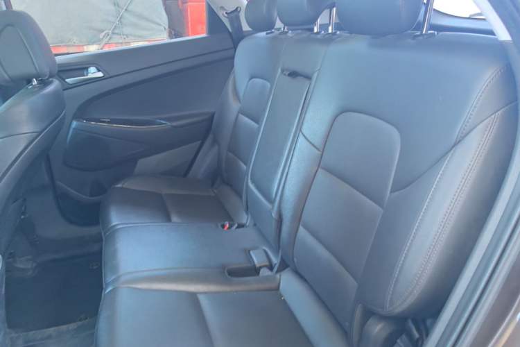 Used Hyundai Tucson 2018 1.6T Dual-Clutch Two-Wheel Drive 15th Anniversary Special Edition Left Rear Seat
