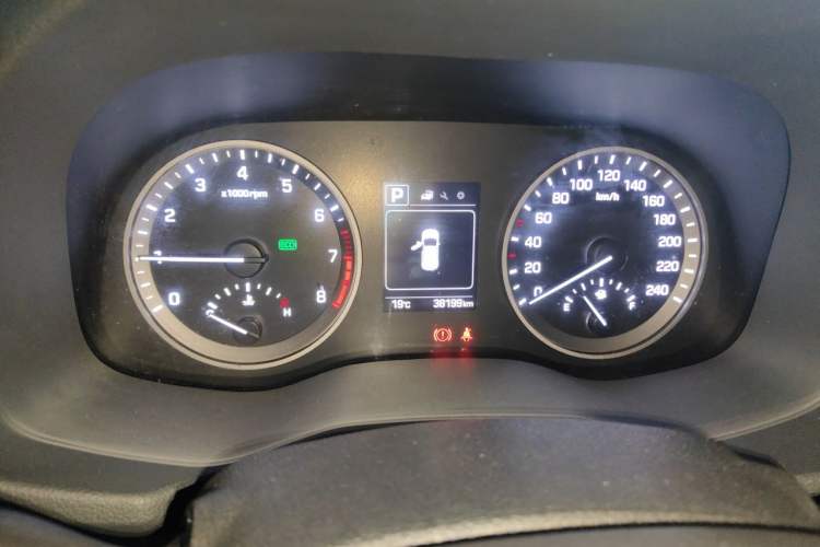 Used Hyundai Tucson 2018 1.6T Dual-Clutch Two-Wheel Drive 15th Anniversary Special Edition Odometer Close Up