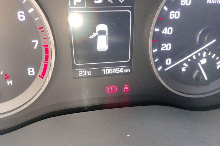 Used Hyundai Tucson 2018 1.6T Dual-Clutch Two-Wheel Drive 15th Anniversary Special Edition Odometer Close Up
