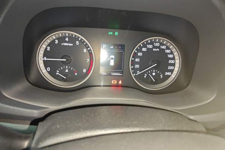 Used Hyundai Tucson 2018 1.6T Dual-Clutch Two-Wheel Drive 15th Anniversary Special Edition Odometer Close Up