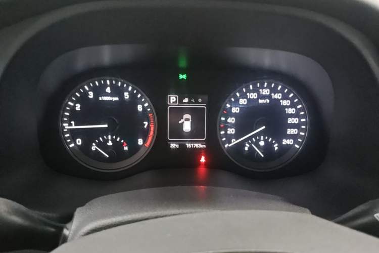 Used Hyundai Tucson 2018 1.6T Dual-Clutch Two-Wheel Drive 15th Anniversary Special Edition Odometer Close Up