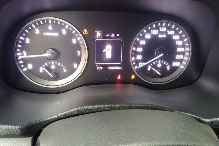 Used Hyundai Tucson 2018 1.6T Dual-Clutch Two-Wheel Drive 15th Anniversary Special Edition Odometer Close Up