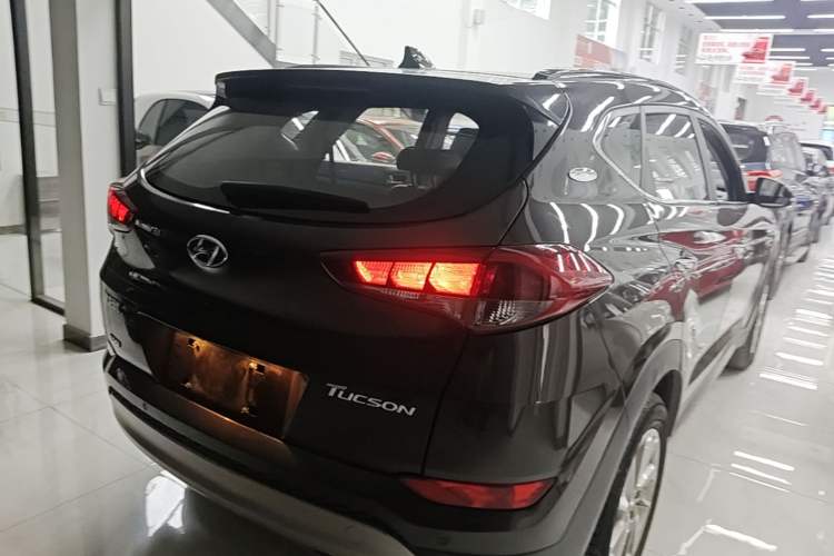 Used Hyundai Tucson 2018 1.6T Dual-Clutch Two-Wheel Drive 15th Anniversary Special Edition Rear Right 45 Deg