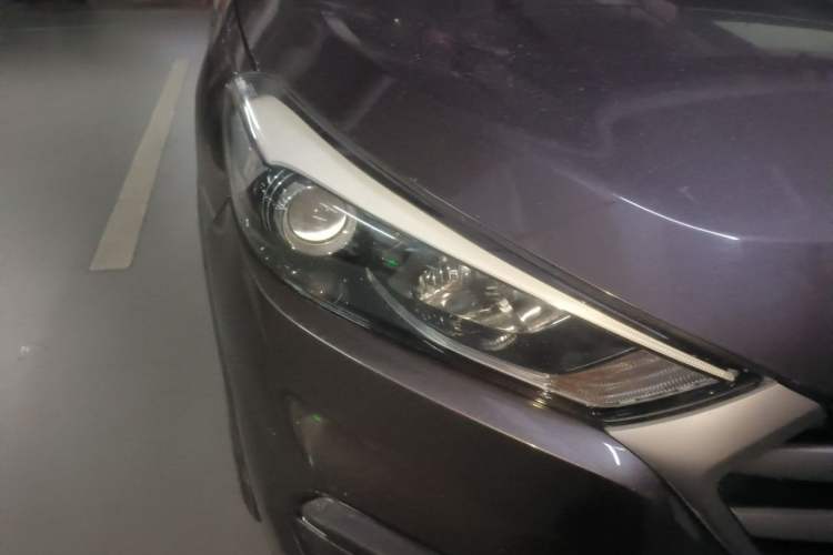 Used Hyundai Tucson 2018 1.6T Dual-Clutch Two-Wheel Drive 15th Anniversary Special Edition Right Front Headlight