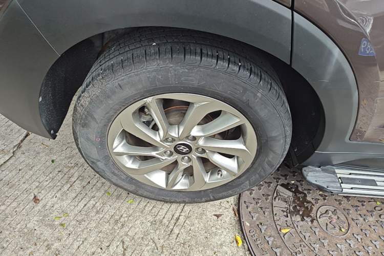 Used Hyundai Tucson 2018 1.6T Dual-Clutch Two-Wheel Drive 15th Anniversary Special Edition Right Rear Wheel Hub
