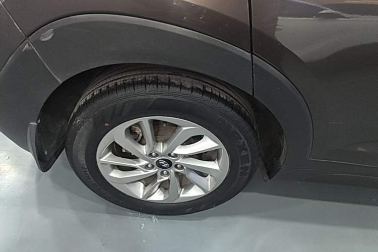 Used Hyundai Tucson 2018 1.6T Dual-Clutch Two-Wheel Drive 15th Anniversary Special Edition Right Rear Wheel Hub