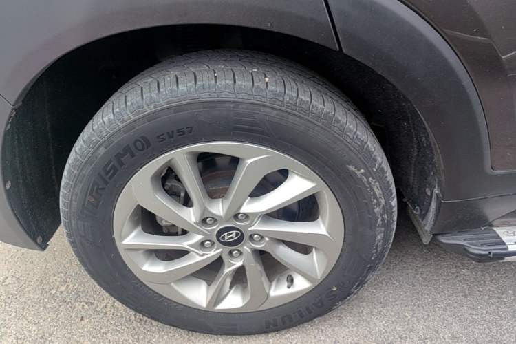Used Hyundai Tucson 2018 1.6T Dual-Clutch Two-Wheel Drive 15th Anniversary Special Edition Right Rear Wheel Hub