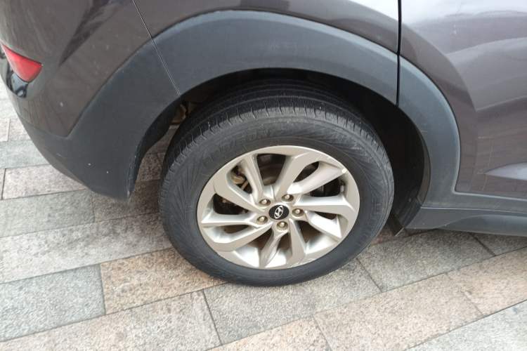 Used Hyundai Tucson 2018 1.6T Dual-Clutch Two-Wheel Drive 15th Anniversary Special Edition Right Rear Wheel Hub