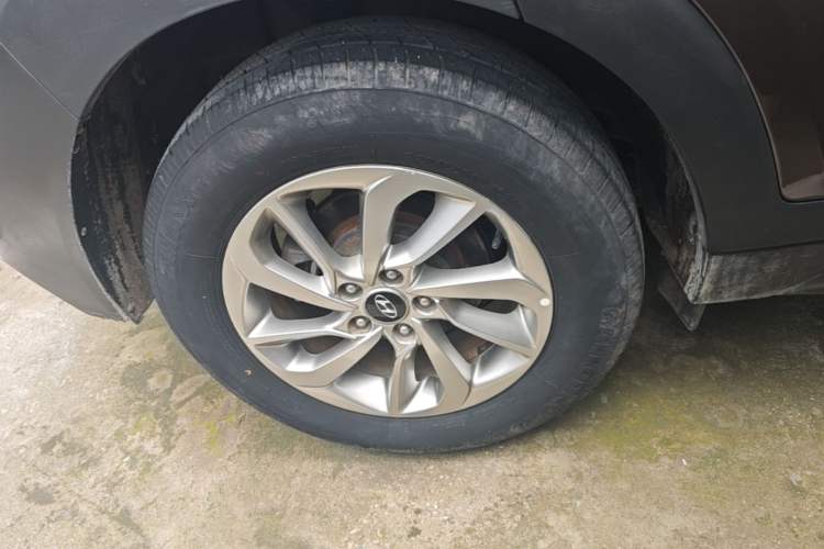 Used Hyundai Tucson 2018 1.6T Dual-Clutch Two-Wheel Drive 15th Anniversary Special Edition Right Rear Wheel Hub