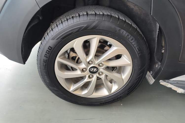 Used Hyundai Tucson 2018 1.6T Dual-Clutch Two-Wheel Drive 15th Anniversary Special Edition Right Rear Wheel Hub