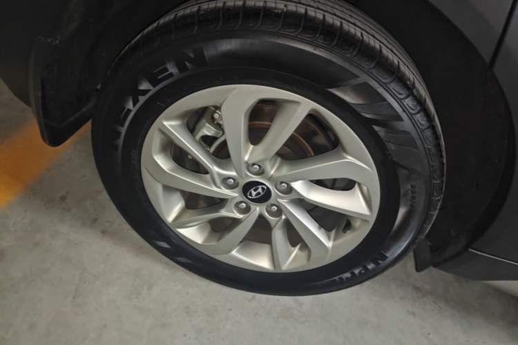 Used Hyundai Tucson 2018 1.6T Dual-Clutch Two-Wheel Drive 15th Anniversary Special Edition Right Rear Wheel Hub