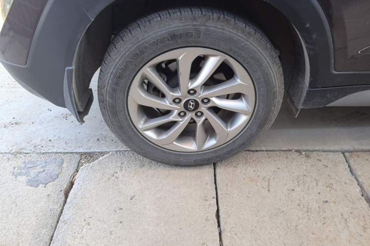Used Hyundai Tucson 2018 1.6T Dual-Clutch Two-Wheel Drive 15th Anniversary Special Edition Right Rear Wheel Hub