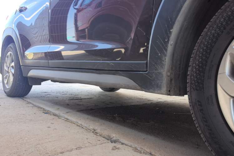Used Hyundai Tucson 2018 1.6T Dual-Clutch Two-Wheel Drive 15th Anniversary Special Edition Right Side Sill