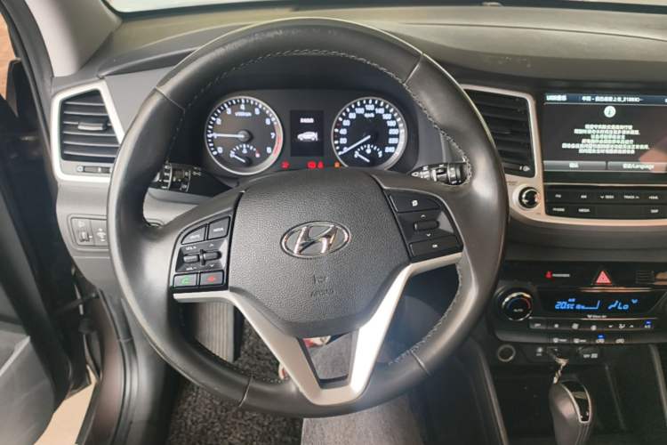 Used Hyundai Tucson 2018 1.6T Dual-Clutch Two-Wheel Drive 15th Anniversary Special Edition Steering Wheel