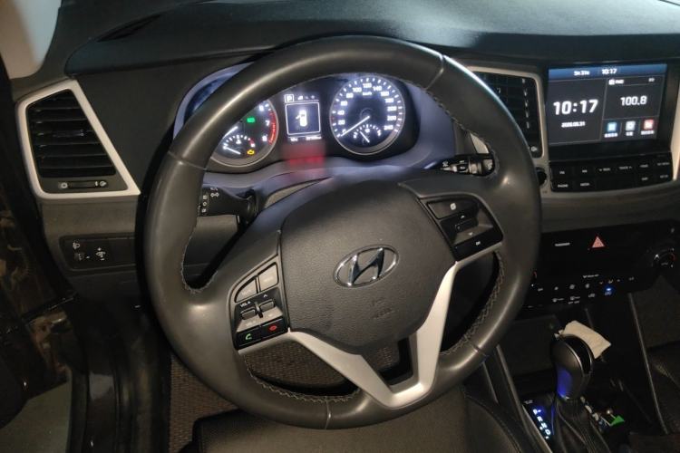 Used Hyundai Tucson 2018 1.6T Dual-Clutch Two-Wheel Drive 15th Anniversary Special Edition Steering Wheel