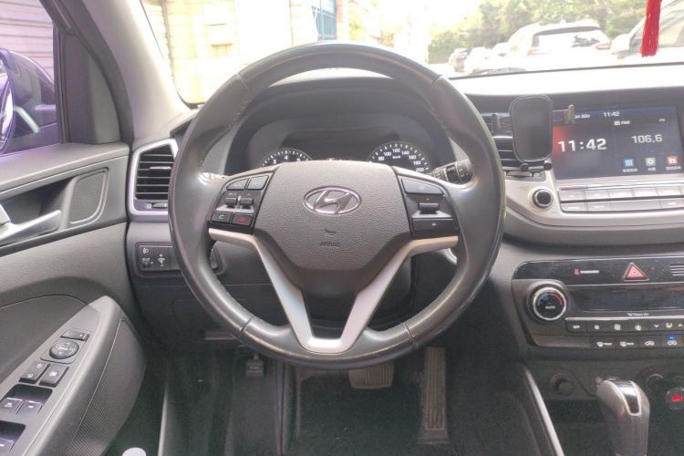 Used Hyundai Tucson 2018 1.6T Dual-Clutch Two-Wheel Drive 15th Anniversary Special Edition Steering Wheel
