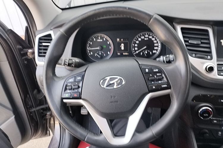 Used Hyundai Tucson 2018 1.6T Dual-Clutch Two-Wheel Drive 15th Anniversary Special Edition Steering Wheel