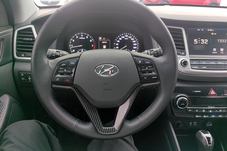 Used Hyundai Tucson 2018 1.6T Dual-Clutch Two-Wheel Drive 15th Anniversary Special Edition Steering Wheel