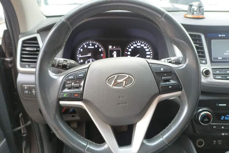 Used Hyundai Tucson 2018 1.6T Dual-Clutch Two-Wheel Drive 15th Anniversary Special Edition Steering Wheel