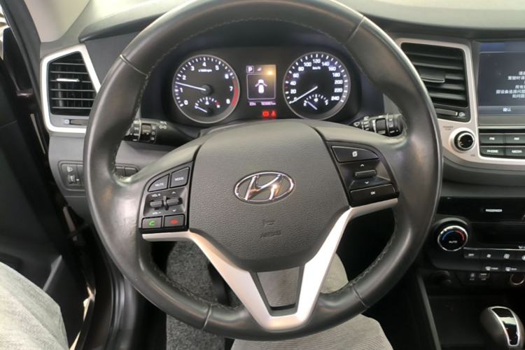 Used Hyundai Tucson 2018 1.6T Dual-Clutch Two-Wheel Drive 15th Anniversary Special Edition Steering Wheel