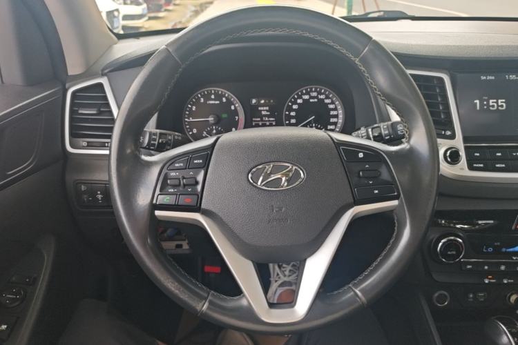 Used Hyundai Tucson 2018 1.6T Dual-Clutch Two-Wheel Drive 15th Anniversary Special Edition Steering Wheel