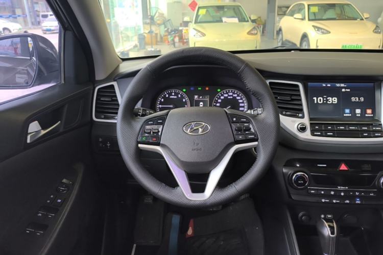 Used Hyundai Tucson 2018 1.6T Dual-Clutch Two-Wheel Drive 15th Anniversary Special Edition Steering Wheel