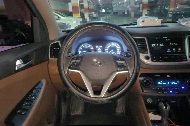 Used Hyundai Tucson 2018 1.6T Dual-Clutch Two-Wheel Drive 15th Anniversary Special Edition Steering Wheel
