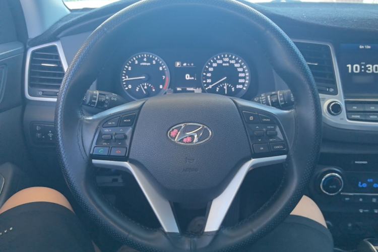 Used Hyundai Tucson 2018 1.6T Dual-Clutch Two-Wheel Drive 15th Anniversary Special Edition Steering Wheel