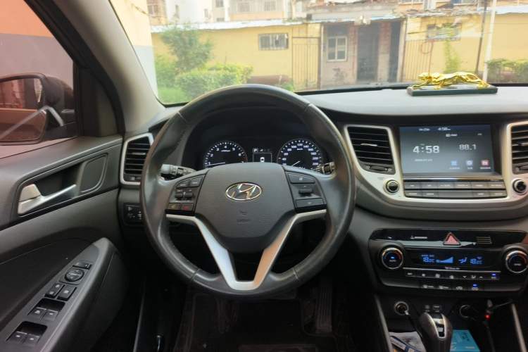Used Hyundai Tucson 2018 1.6T Dual-Clutch Two-Wheel Drive 15th Anniversary Special Edition Steering Wheel