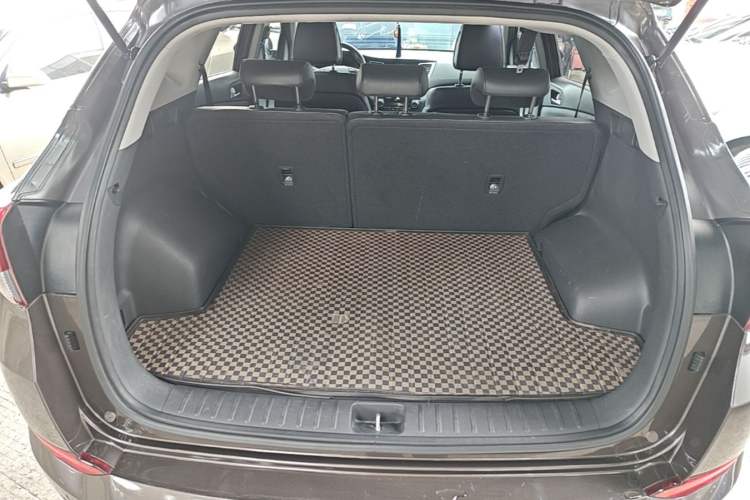 Used Hyundai Tucson 2018 1.6T Dual-Clutch Two-Wheel Drive 15th Anniversary Special Edition Trunk