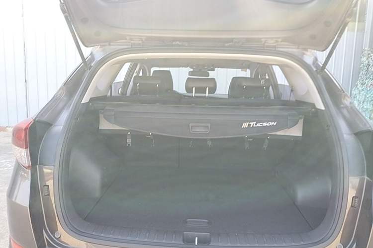 Used Hyundai Tucson 2018 1.6T Dual-Clutch Two-Wheel Drive 15th Anniversary Special Edition Trunk