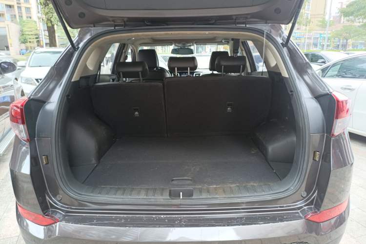 Used Hyundai Tucson 2018 1.6T Dual-Clutch Two-Wheel Drive 15th Anniversary Special Edition Trunk